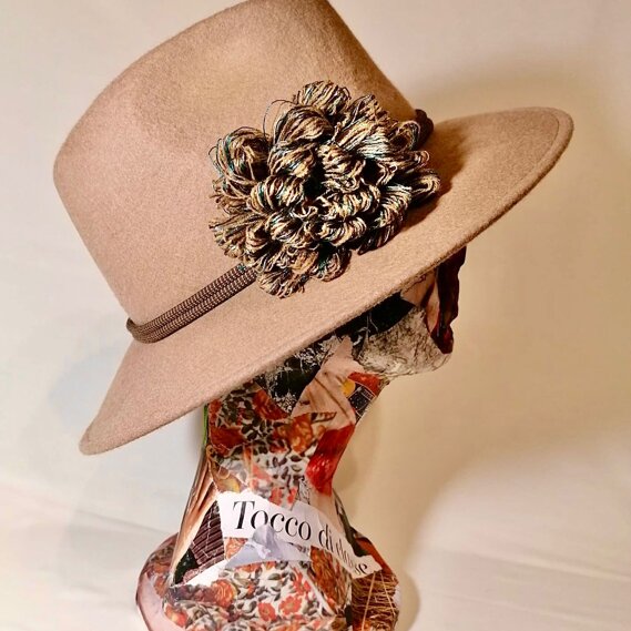CAPPELLO IN FELTRO cappello con decoro realizzato e cucito a mano con passamaneria italiana