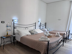 2f7f67f2-b502-43ef-8d3e-ea59895a13d4