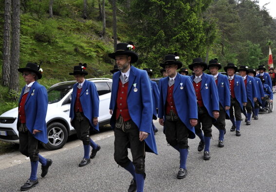 b908c18d-5866-4385-b57e-fed7521287dc b908c18d-5866-4385-b57e-fed7521287dc