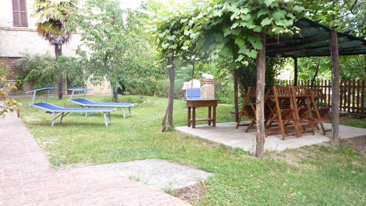 Giardino esclusivo attrezzato appartamento Stalla