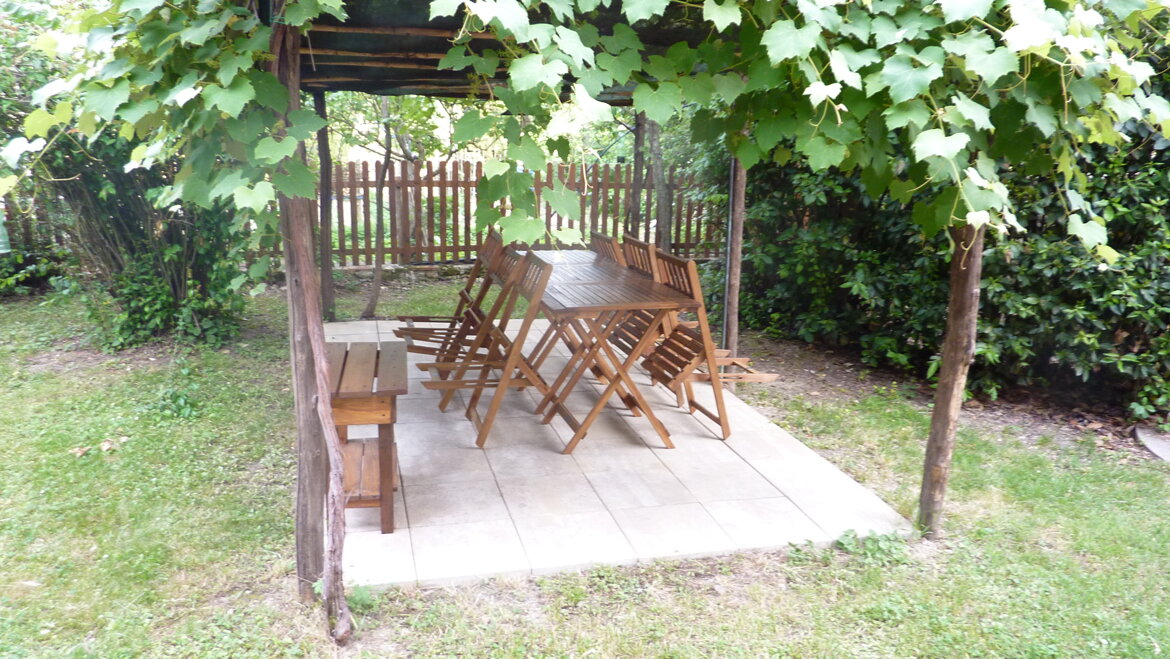 Giardino esclusivo attrezzato appartamento Stalla