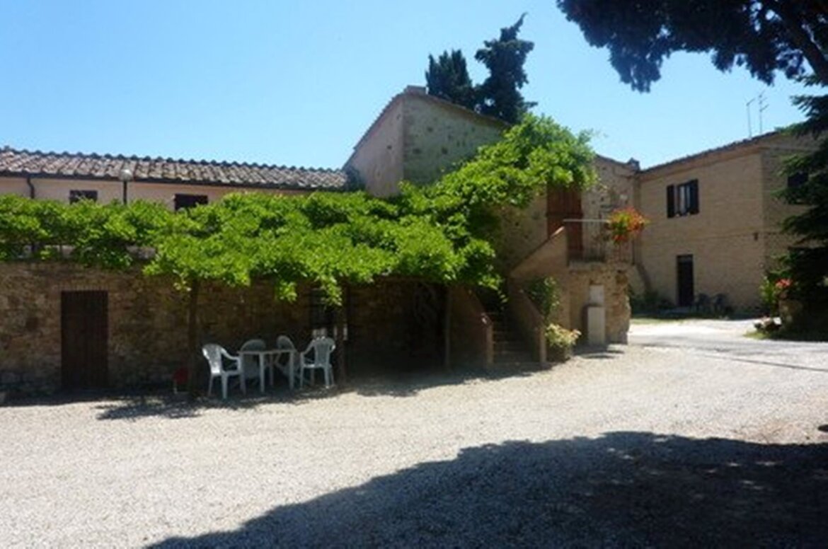 Vista esterna ingresso appartamento Oliviera