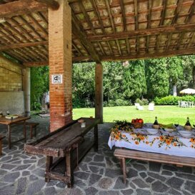 Tettoia ad uso comune Tettoia per il ristoro all'aperto