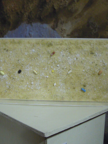 Box-Es n.1024 bianco e pillole 2010 - cm. 60x23x10 Box-Es n.1024 bianco e pillole 2010 - cm. 60x23x10