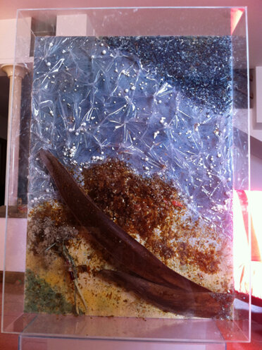 Box-Es n.1056 la barca 2011 - cm. 83x60x15 Box-Es n.1056 la barca 2011 - cm. 83x60x15