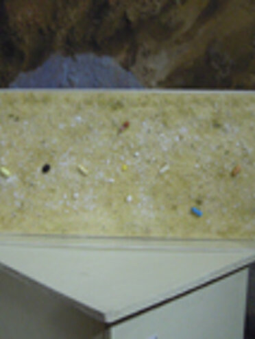 Box-Es n.1024 - 2010 cm. 60x23x10 fondo misto bianco e pillole Box-Es n.1024 - 2010 cm. 60x23x10 fondo misto bianco e pillole