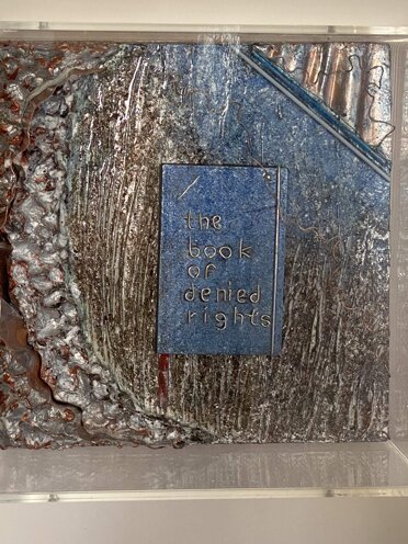 Box-Es n.1132 the book of denied right 12/2021 - cm. 32x32x12 Box-Es n.1132 the book of denied right 12/2021 - cm. 32x32x12