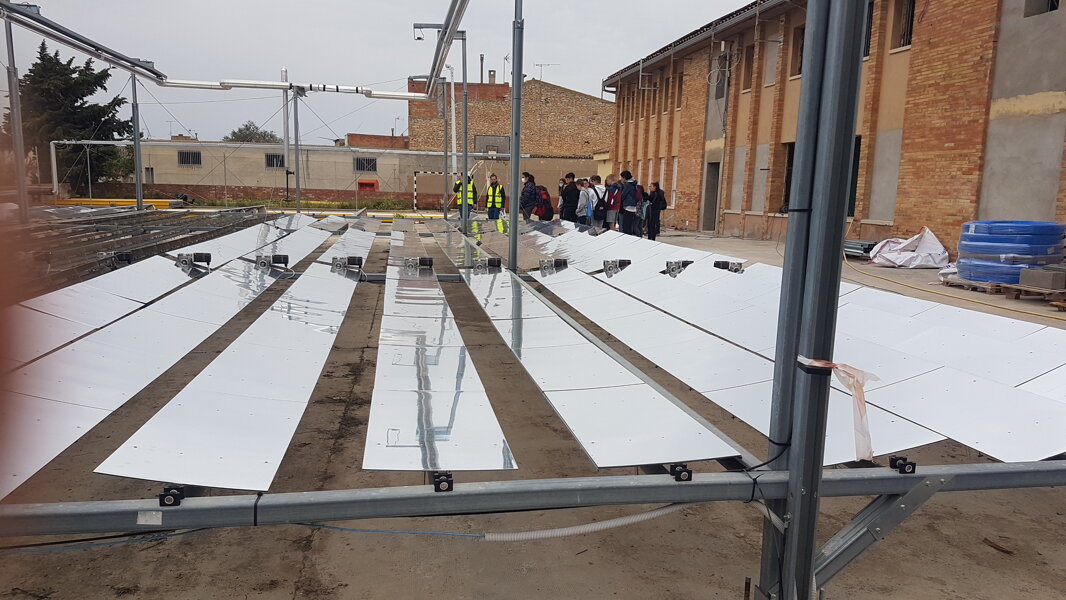 Concentrating Solar Thermal plant with LFR with diathermic oil up to 280 �C