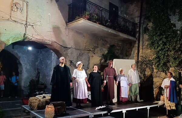 Serata teatrale: " "Fatti e Misfatti a Corte""