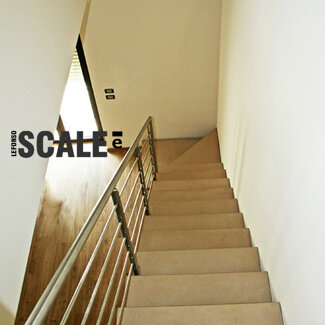 Lefonso scale monotrave gradini rivestiti in microcemento ringhiera in acciaio inox satinato Lefonso scale monotrave gradini rivestiti in microcemento ringhiera in acciaio inox satinato