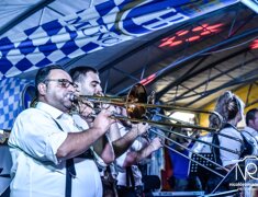 LIVE MUSIC 100% LIVE MUSIC 100% - no backing tracks - no sequences