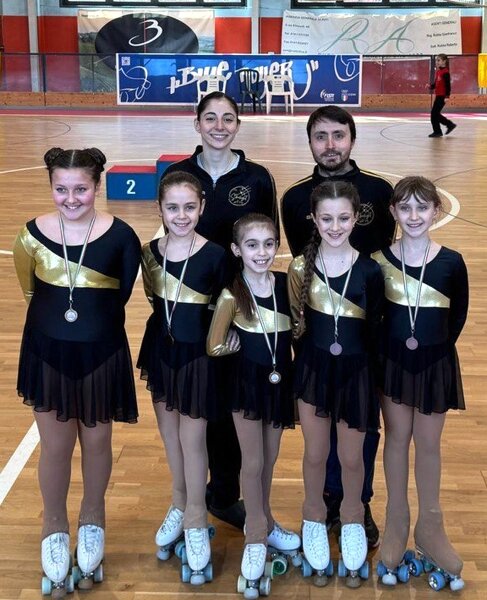 Il gruppo del mattino con i nostri allenatori Il gruppo del mattino con i nostri allenatori