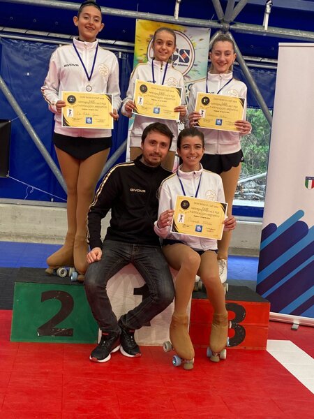 Gaia, Giada, Ambra, Gabry e Matilde