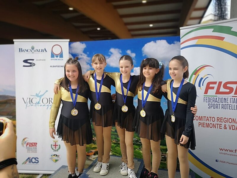 Nicole, Arianna, Viola, Lara e Francesca Nicole, Arianna, Viola, Lara e Francesca