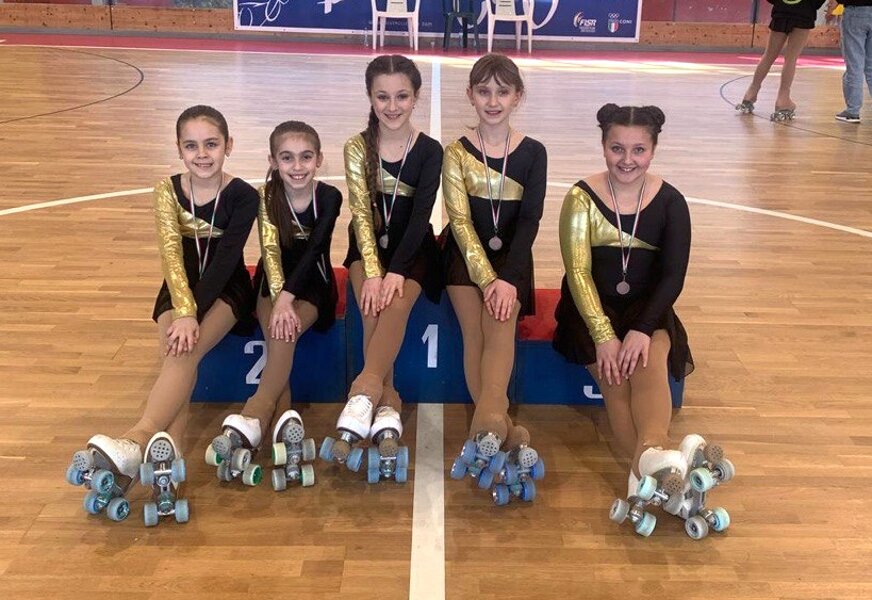 Francesca, Noemi, Viola, Arianna e Nicole Francesca, Noemi, Viola, Arianna e Nicole