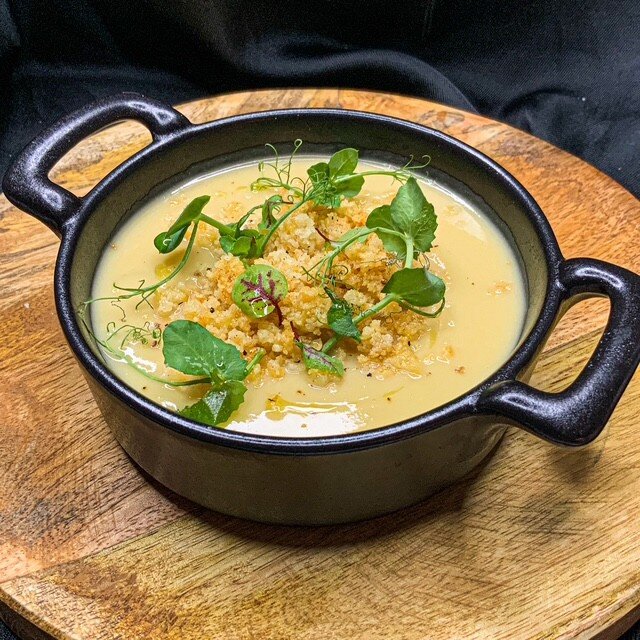 VELLUTATA DI CECI E CRUMBLE DI PARMIGIANO