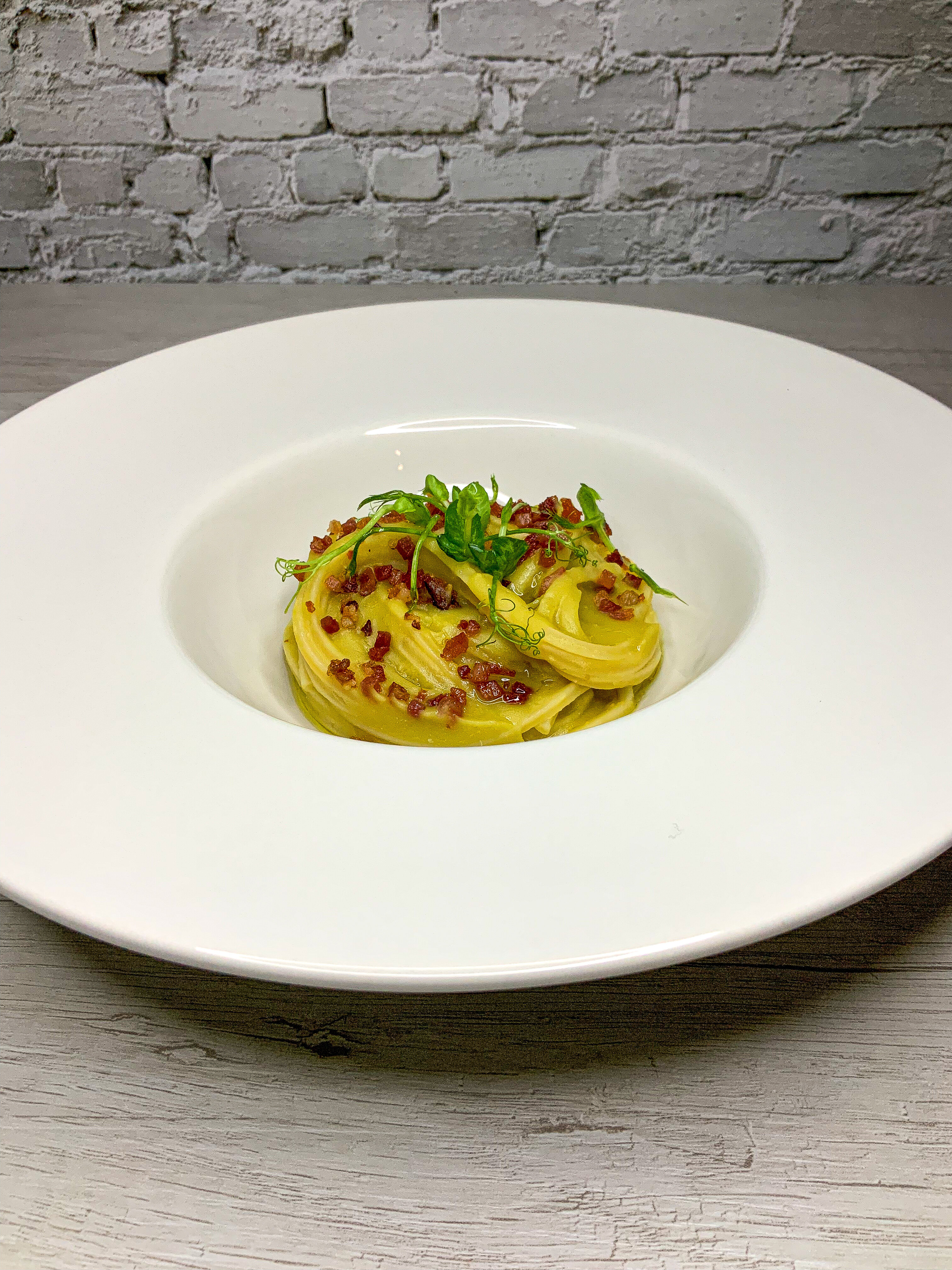 SPAGHETTI QUADRATI CON CREMA DI PISELLI