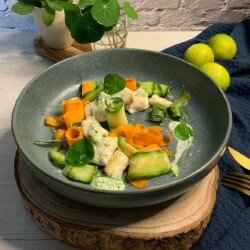 Bocconcini di Merluzzo con Verdure Marinate e Salsa allo Yogurt: Ricetta Gourmet Facile e Leggera