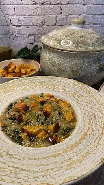 Zuppa di verza, cavolo nero e speck - Ricetta rustica e di stagione