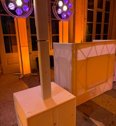 Colonnina audio bianca