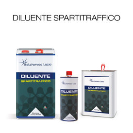 Miscela di solventi organici ideale per la diluizione di pittura spartitraffico.
