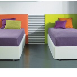 Composizione C1 ampia scelta di colori e finiture per i componenti d'arredo di questa soluzione