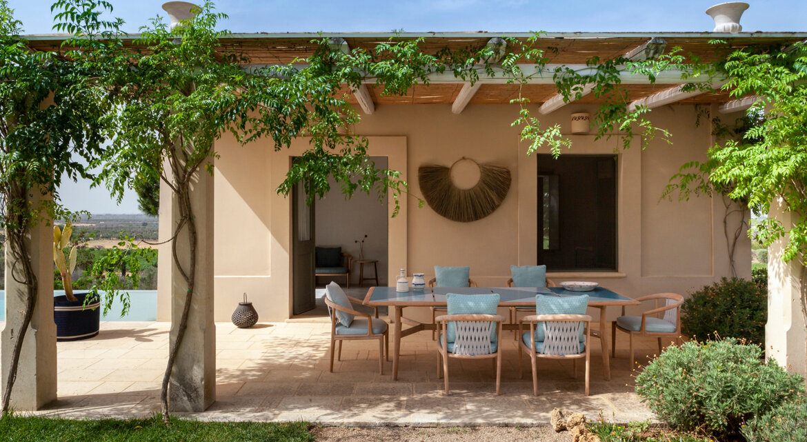 Poltrona Frau, Collezione dedicata all'outdoor, The Secret Garden. Nel nostro showroom a Olbia