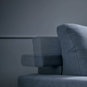 Trasformabile BD4 Schienale dotato di meccanismo di apertura/chiusura del poggiatesta.