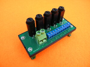 scheda-di-distribuzione-alimentazione-5-vie-12v-24v-20a-con-fusibili-cilindrici-verticali