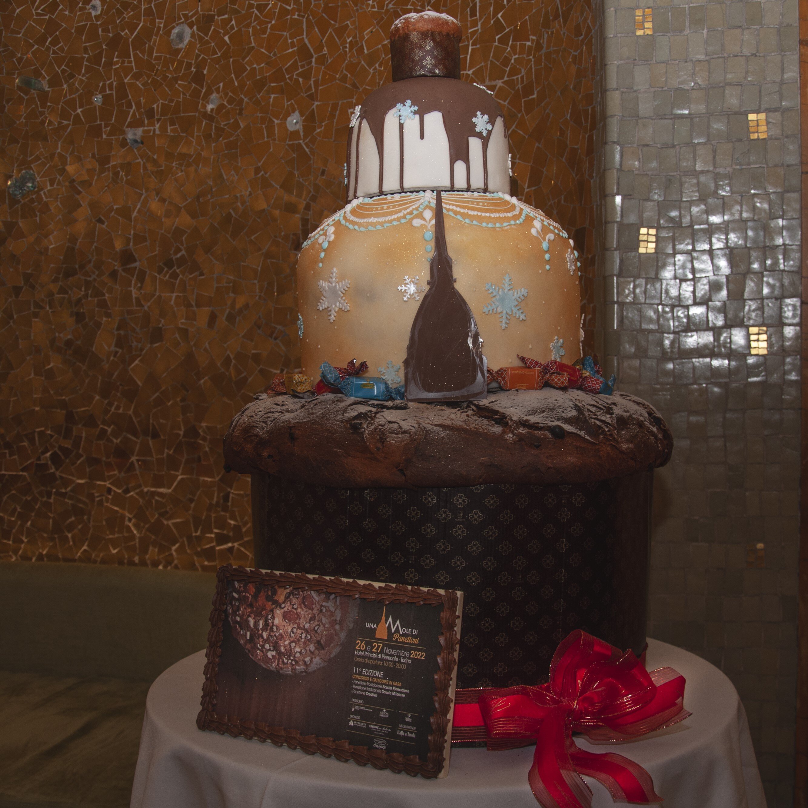 UNA MOLE DI PANETTONI ALL'HOTEL PRINCIPI DI PIEMONTE