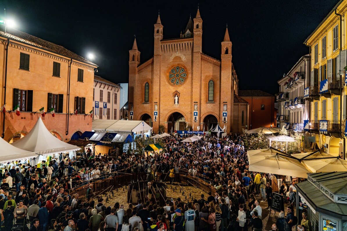 IL G-ASTRONAUTA - ALBA CAPITALE DEL TARTUFO BIANCO IL G-ASTRONAUTA - ALBA CAPITALE DEL TARTUFO BIANCO