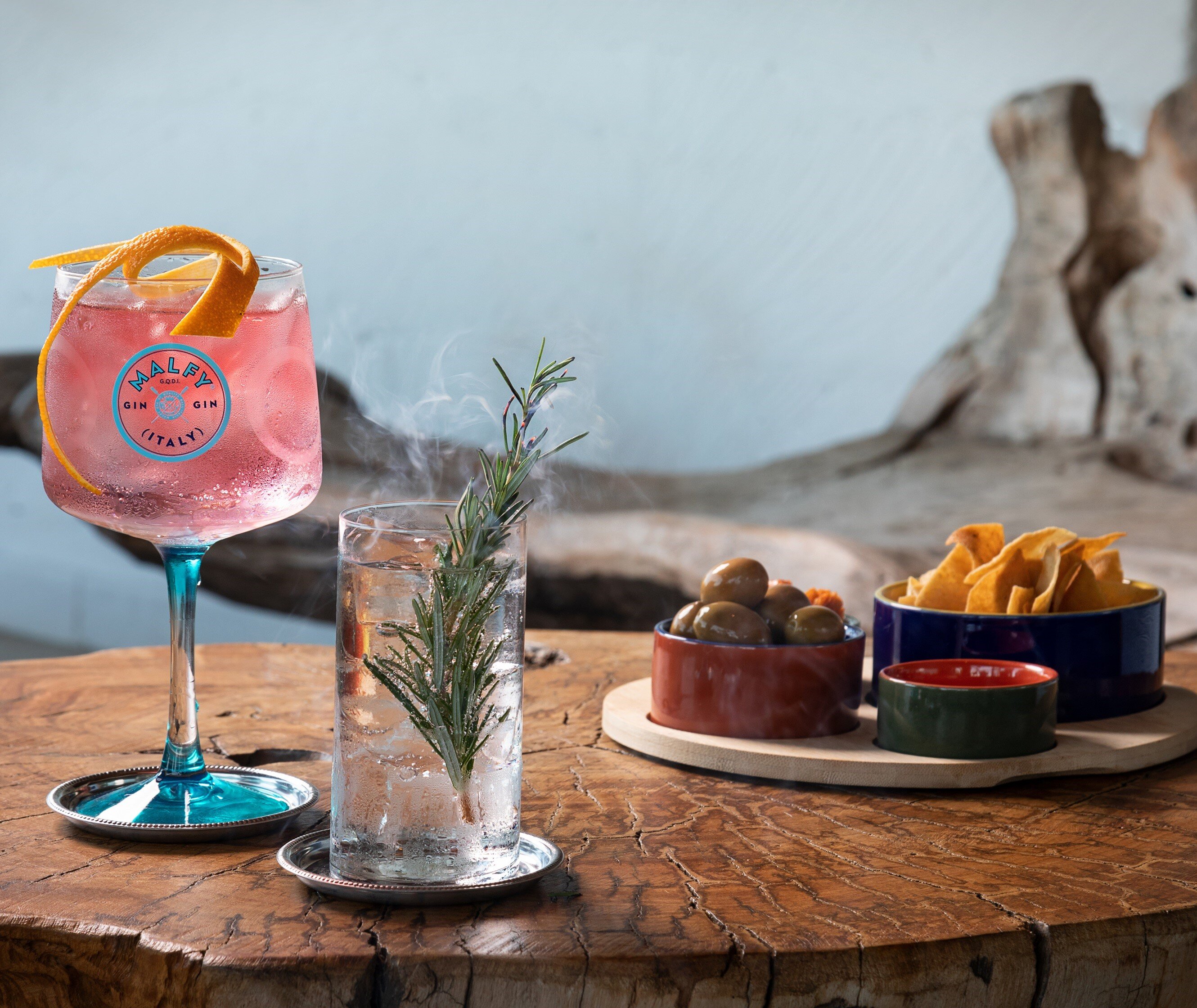 IN COSTA SMERALDA IL COCKTAIL LOUNGE NELL'ORTO AFFACCIATO SUL MARE