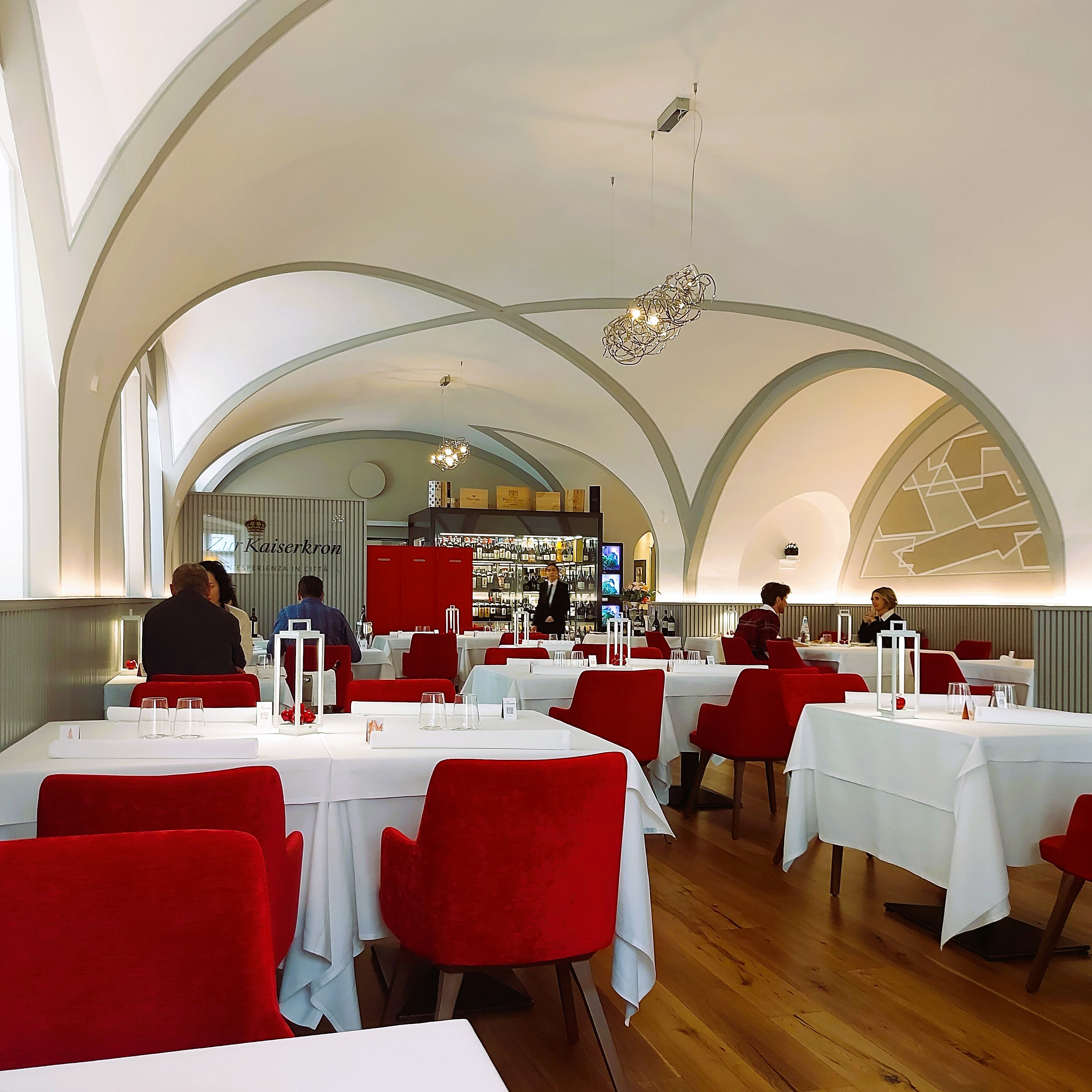 LO ZUR KAISERKRON DI BOLZANO ENTRA NEL FIRMAMENTO MICHELIN