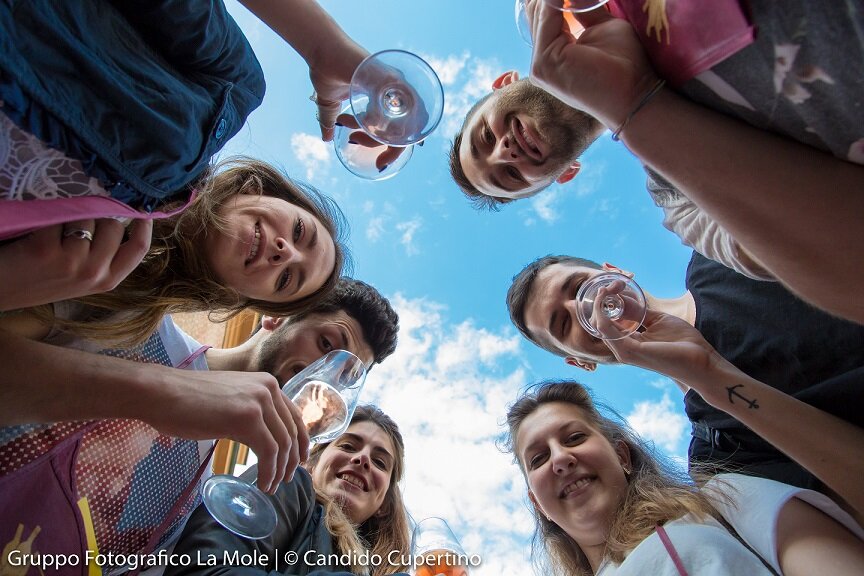 GRANDE FESTA A CHIERI CON DI FREISA IN FREISA PER I 50 ANNI DI DOC