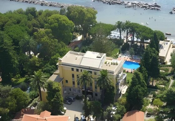 6960a55a-2b7d-47a8-8df1-1790a9f76d7b