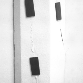 FORMA BIANCA, 1997 ferro smaltato ,carta a mano e calamite 60x31x14 cm FORMA BIANCA, 1997 ferro smaltato ,carta a mano e calamite 60x31x14 cm