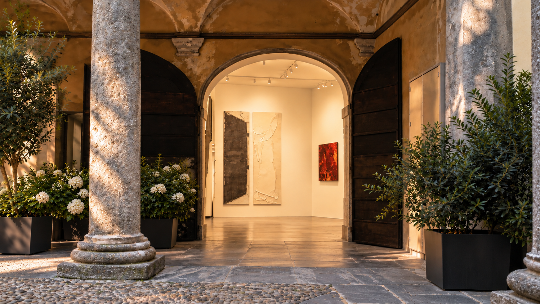 ingresso di galleria con ortensie bianche