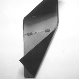 SENZA TITOLO (INCHINI), 1999 ferro smaltato, acrilico su carta a mano, calamite 190x75x45 cm SENZA TITOLO (INCHINI), 1999 ferro smaltato, acrilico su carta a mano, calamite 190x75x45 cm