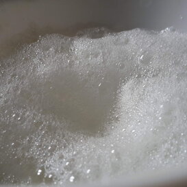 Bava appena estratta e non filtrata Bava dall'aspetto ancora schiumogeno perché appena estratta