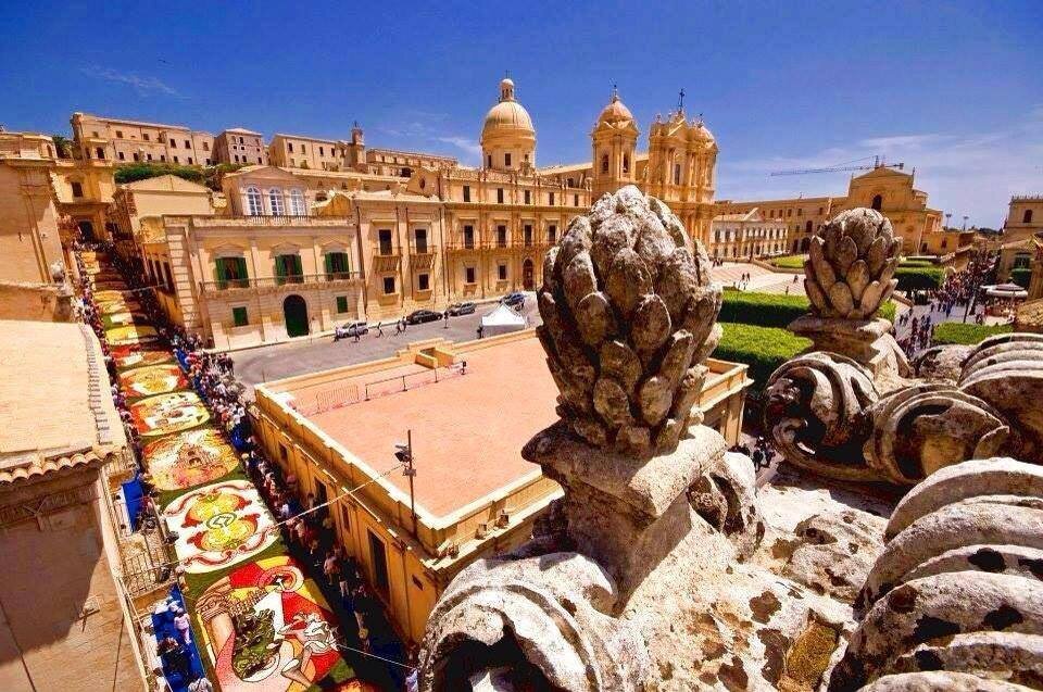 Infiorata di Noto, un tripudio di colori e odori