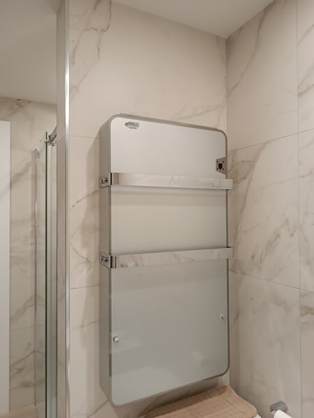 GINEVRA Bi un terminale idronico studiato per l'installazione nei bagni GINEVRA Bi un terminale idronico studiato per l'installazione nei bagni