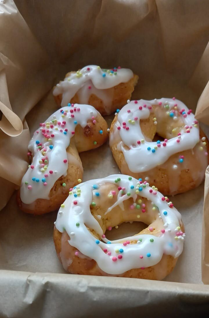 Biscotti di Pasqua con la glassa di zucchero