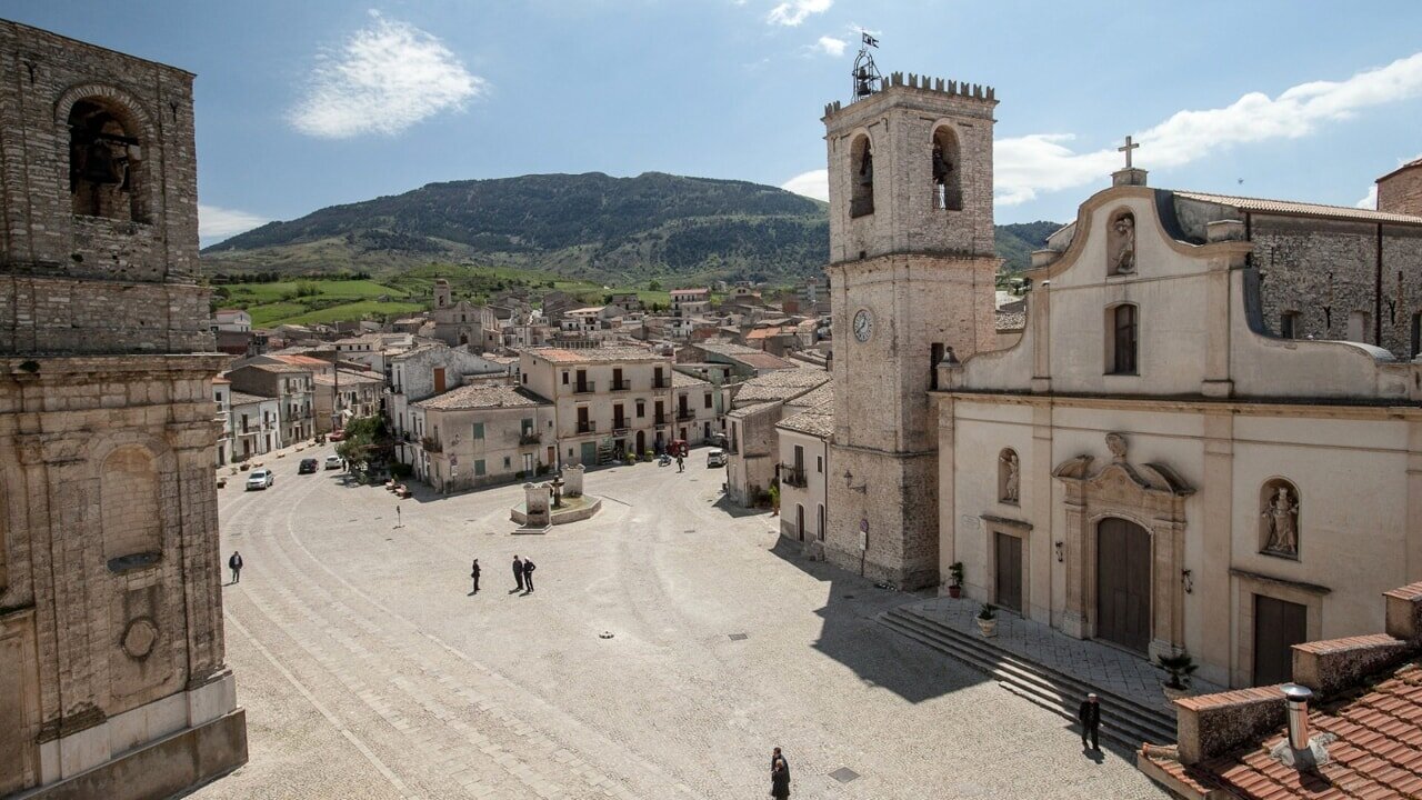 piazza palazzo adriano