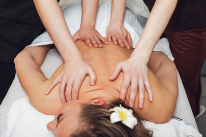 massaggio-quattro-mani massaggio-quattro-mani