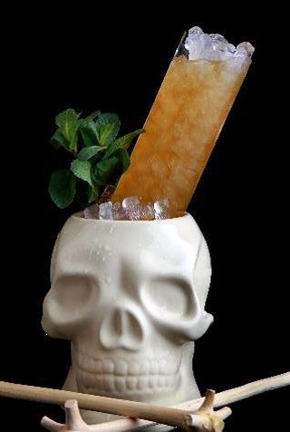 1_spumarche_mixology_skull__bones_swizzle_miguel_prez_muoz_immagine_flix_soriano_web_log_eva_kottrova.png