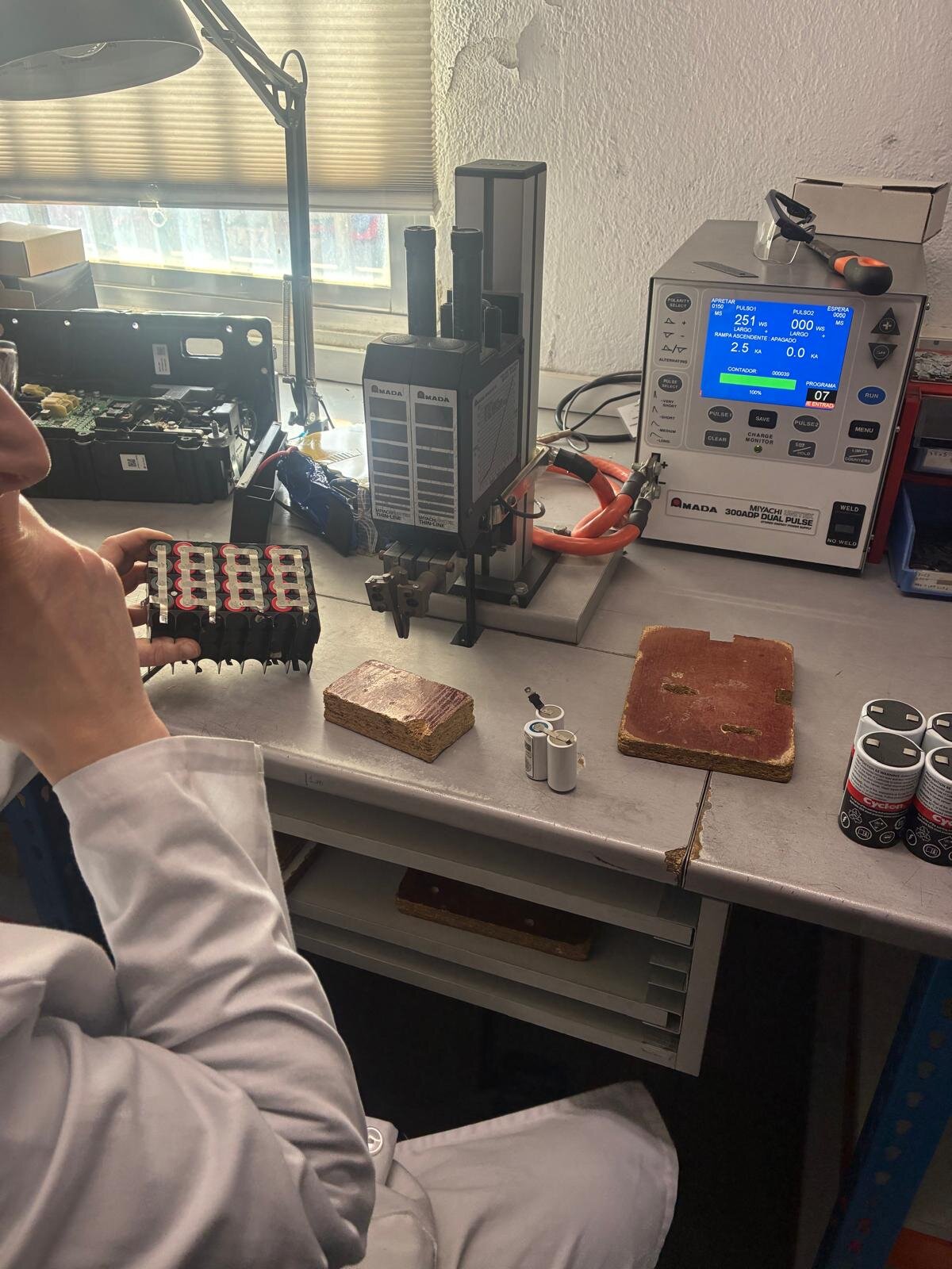 Newton: Il Futuro &egrave; al Litio. Avviata la produzione interna delle celle LIVEN.