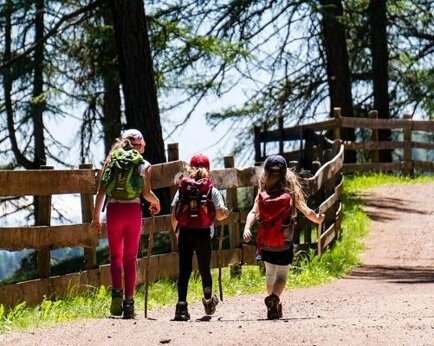 bambini-montagna-e1597908313114.jpeg