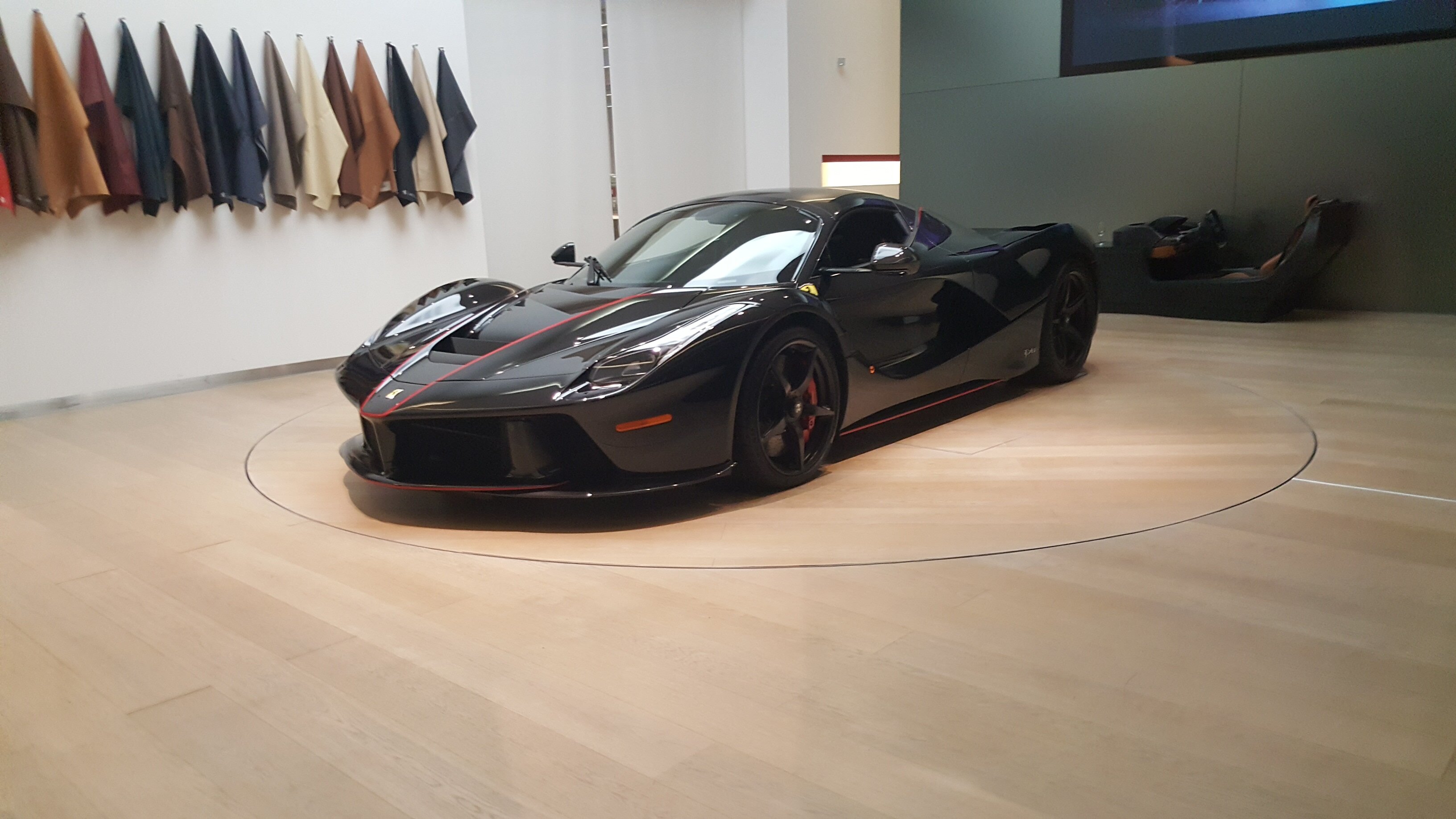 Maranello Atelier FERRARI configurazione La Ferrari