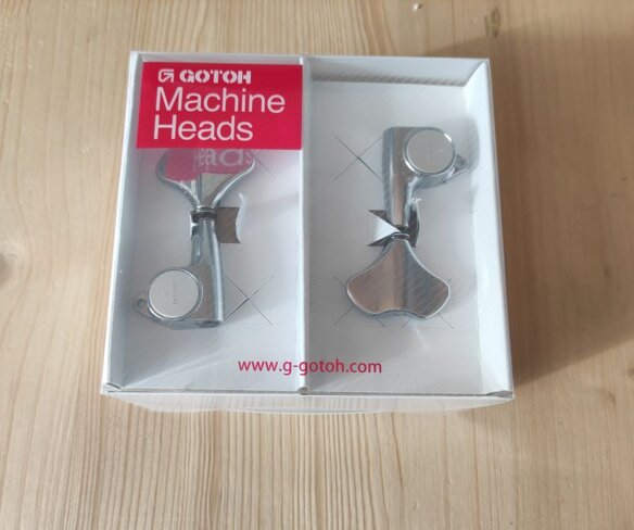 Set di Meccaniche Mancine per basso 4 corde R4 - Cromate Set di Meccaniche Mancine per basso 4 corde R4 - Cromate