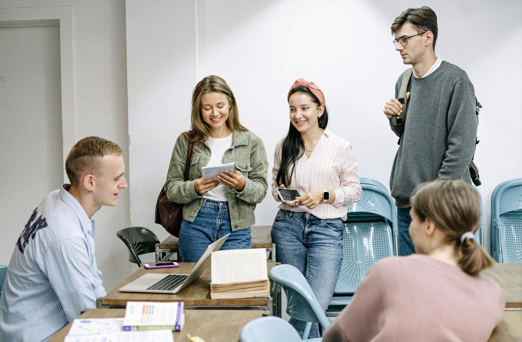 Giovani Imprenditori: 500 Euro al Mese per le Start-up nei Settori Strategici